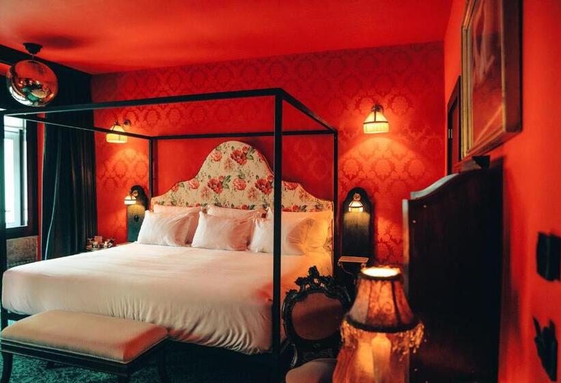 اتاق لوکس سه تخته, Pensão Amor Madam S Lodge