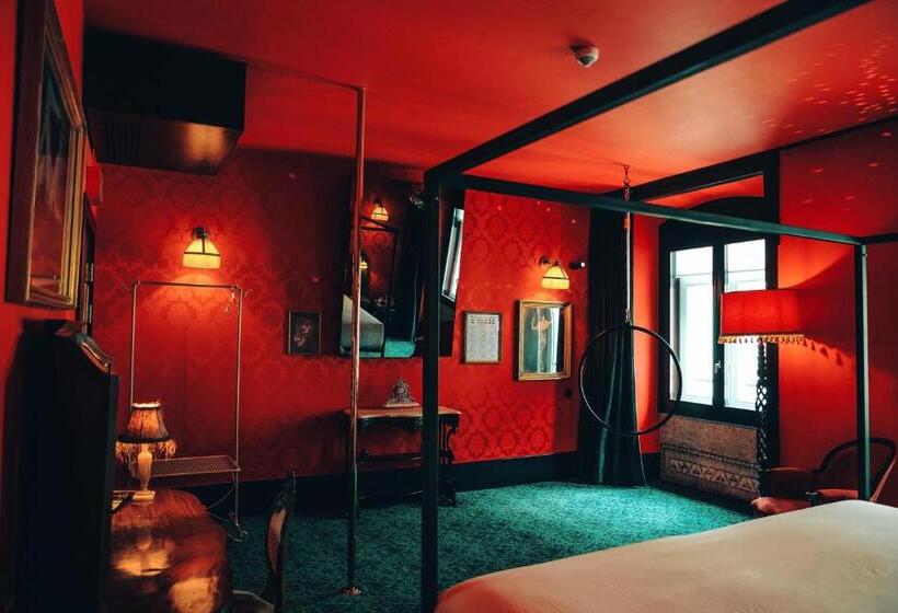 اتاق لوکس سه تخته, Pensão Amor Madam S Lodge