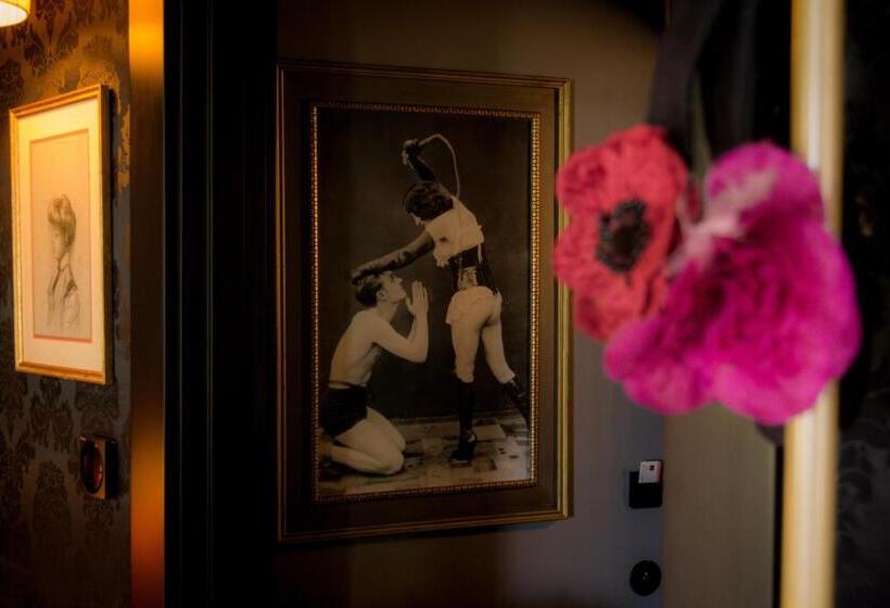 اتاق استاندارد با تخت بزرگ, Pensão Amor Madam S Lodge