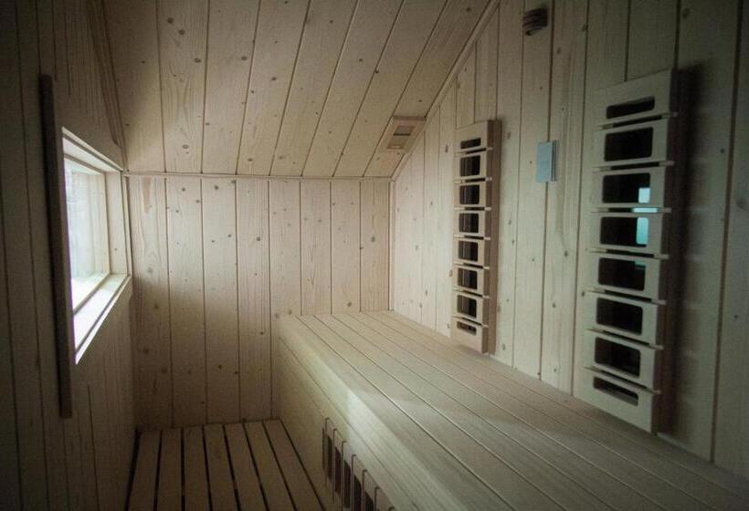 استودیوی استاندارد, Pensão Amor Madam S Lodge