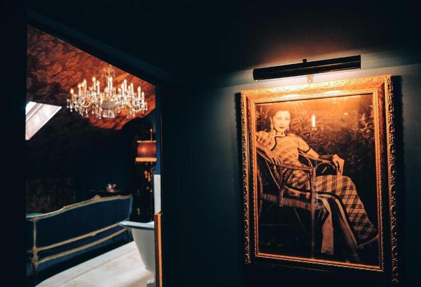 استودیوی استاندارد, Pensão Amor Madam S Lodge