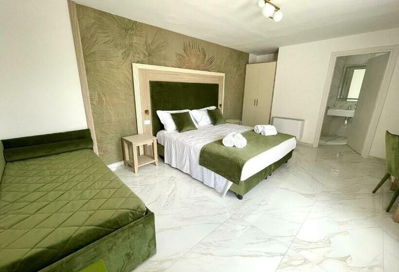 اتاق راحتی سه تخته, Grotta Saracena Resort