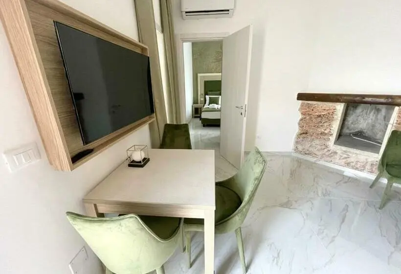 استودیو خانوادگی, Grotta Saracena Resort