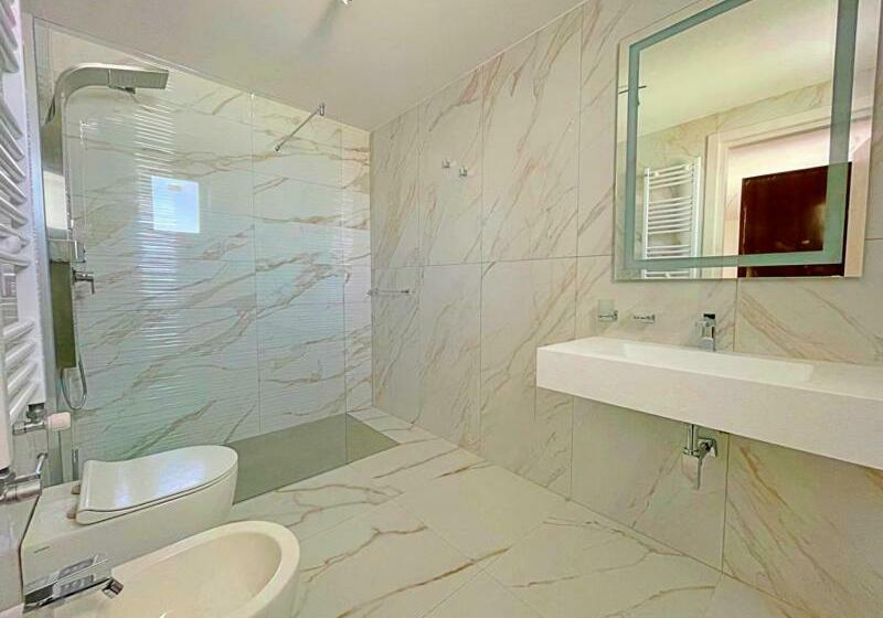 اتاق لوکس خانوادگی, Grotta Saracena Resort