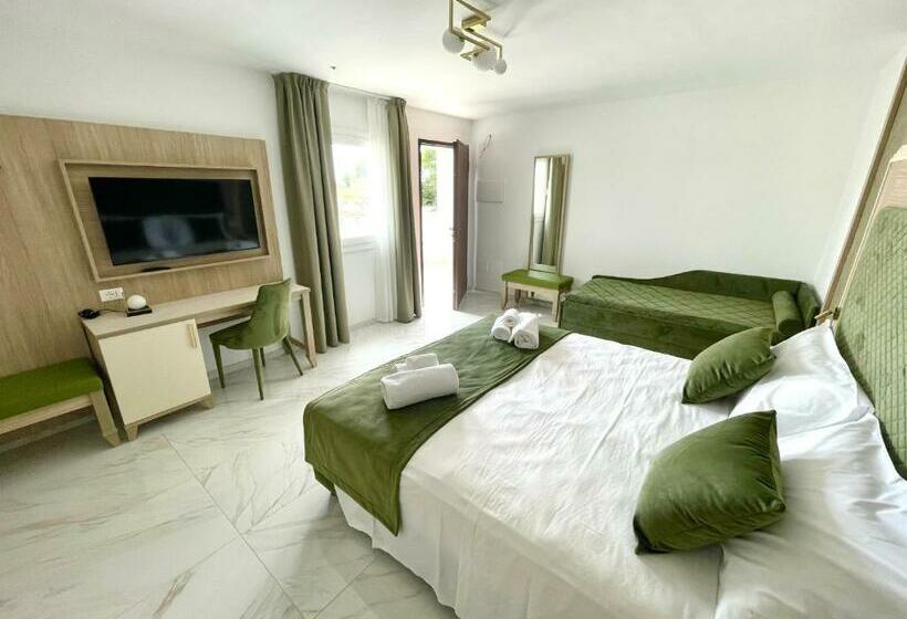 اتاق لوکس خانوادگی, Grotta Saracena Resort