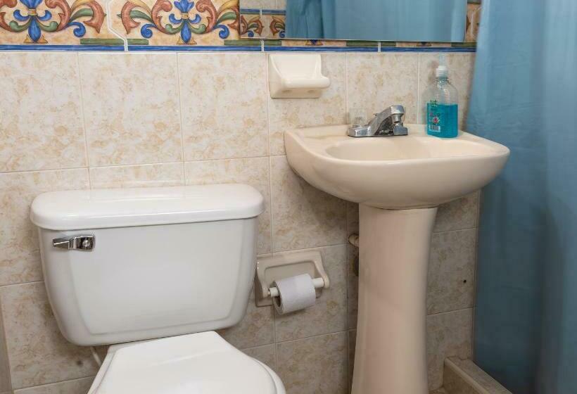 이코노미 룸, Casa Toboro