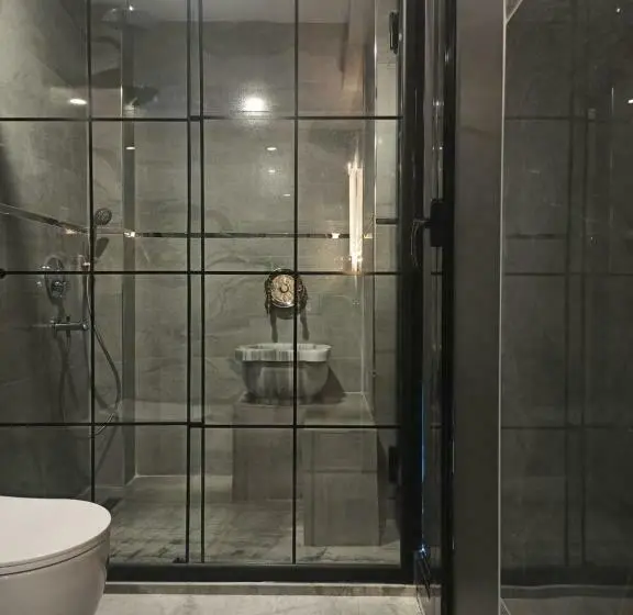 デラックスルーム, Kurucesme Business