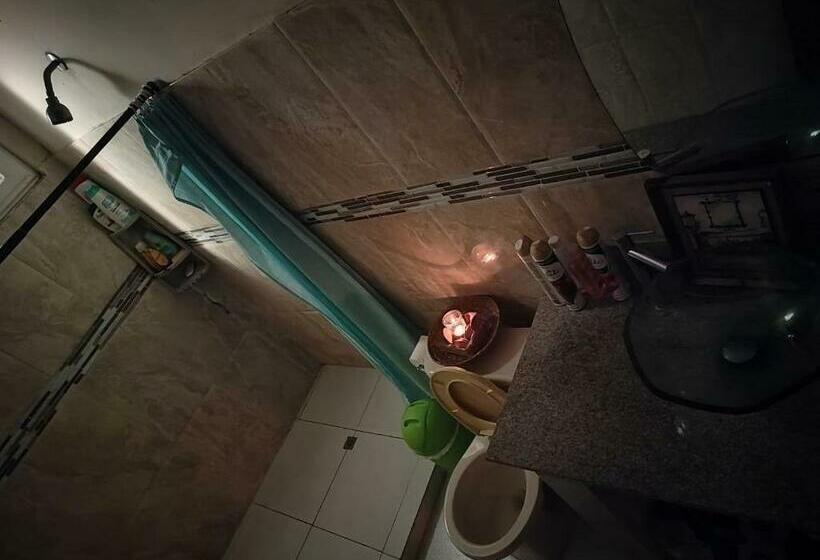 스탠다드 룸 공동 욕실, Joe S Hostel