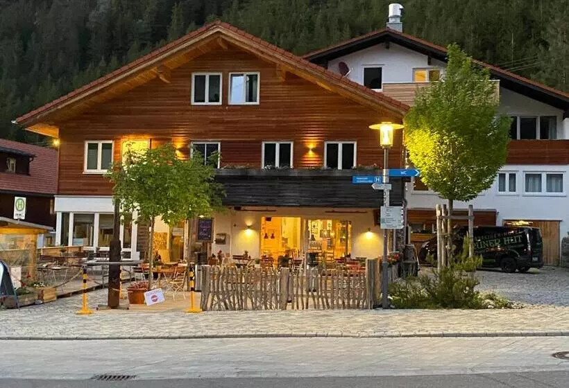 Perhehuone, Bergsteiger Hotel Grüner Hut