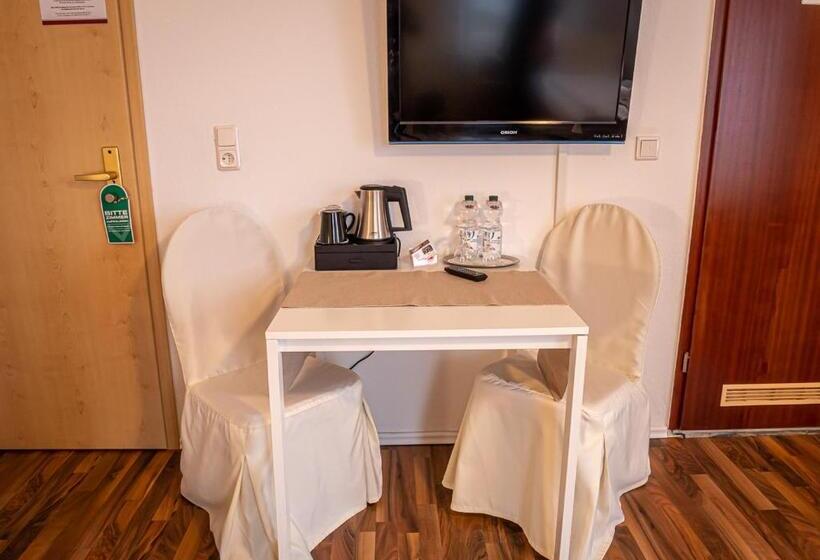 标准间, Bouzid Laatzen