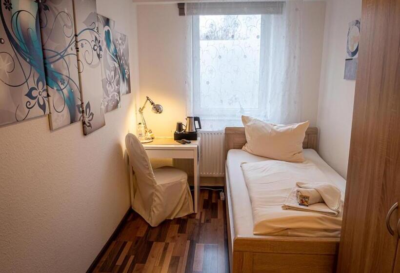 标准单人间, Bouzid Laatzen