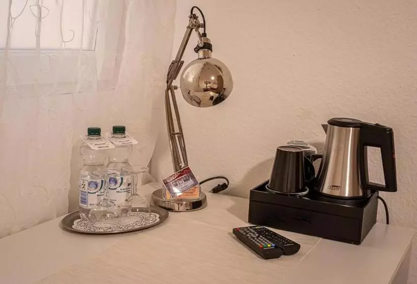 Standard Yhden Hengen Huone, Bouzid   Laatzen