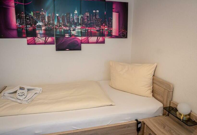 标准间, Bouzid Laatzen