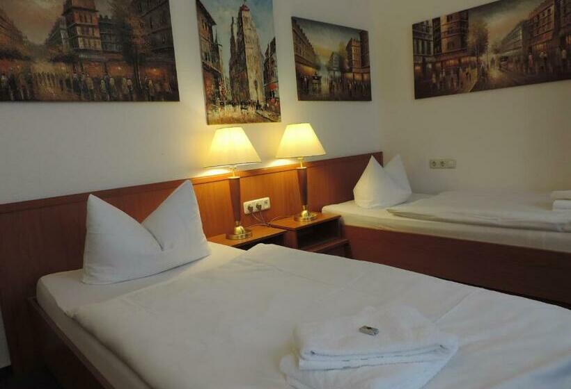 غرفة قياسية, Carl Von Clausewitz