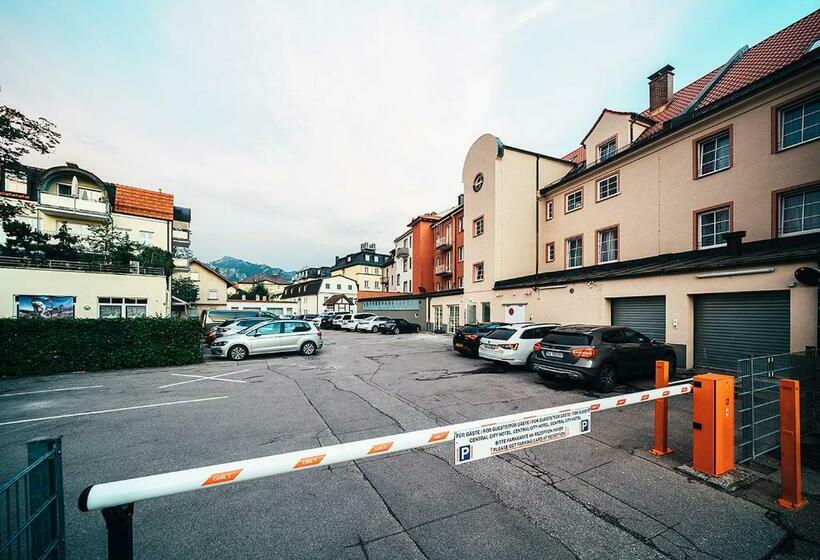 חדר משפחתי מקשר, Central City