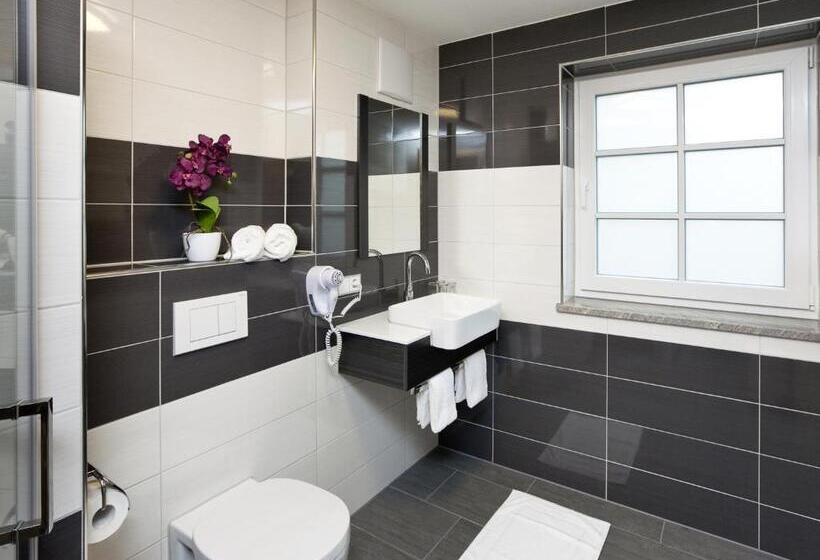 חדר סופריור, Central City