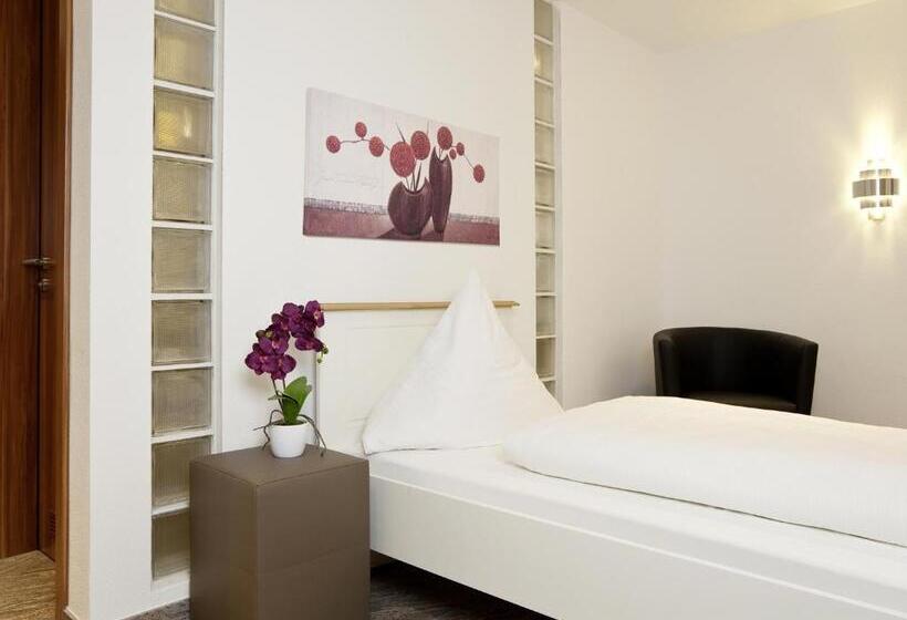 חדר קומפורט לשלושה, Central City