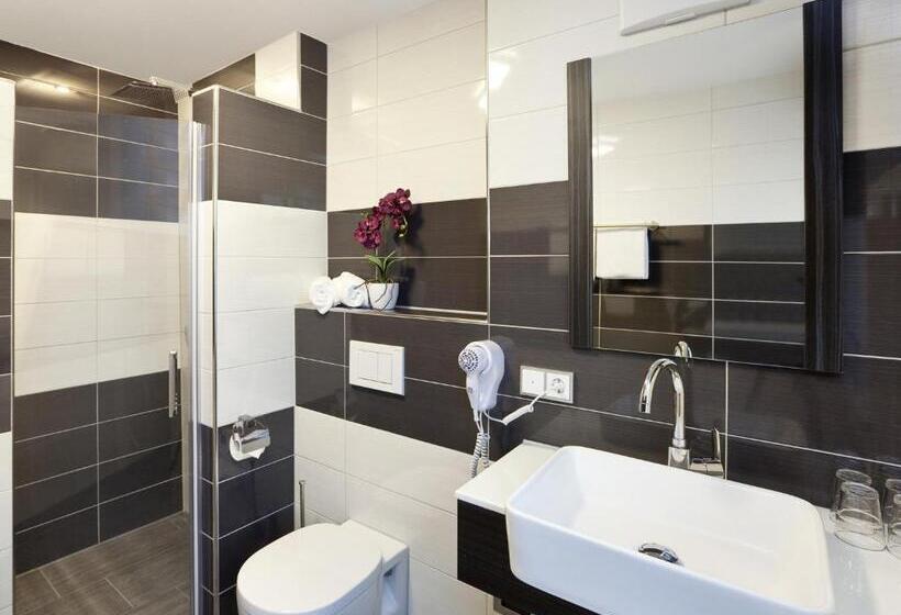 חדר סופריור לארבעה, Central City