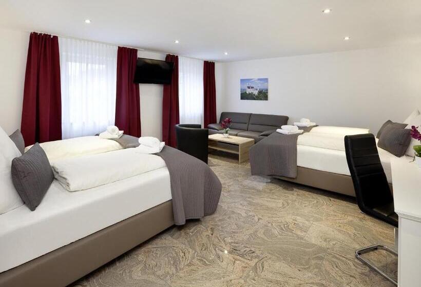 חדר סופריור לארבעה, Central City