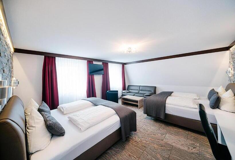 חדר סופריור לארבעה, Central City