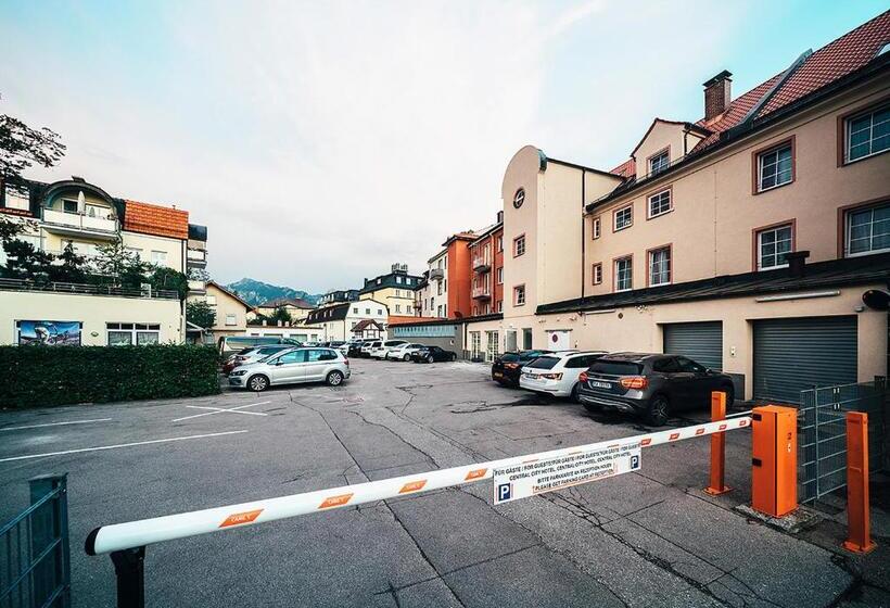 חדר קלאסי, Central City