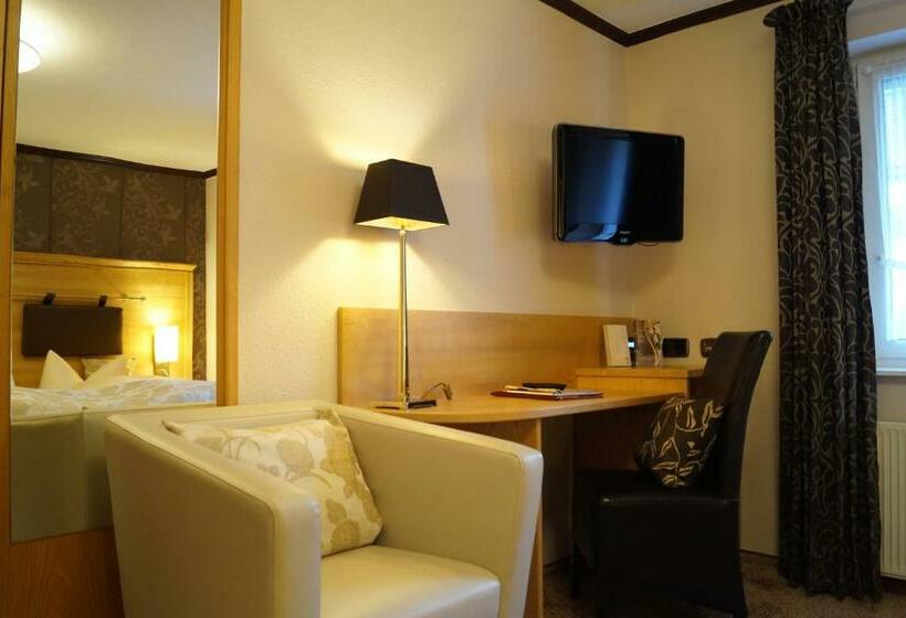 Номер Deluxe, Engemann Kurve