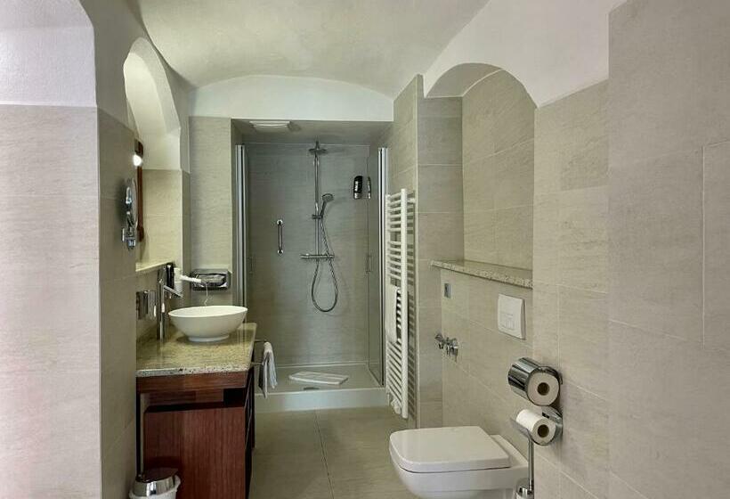 Номер Стандарт, Italia