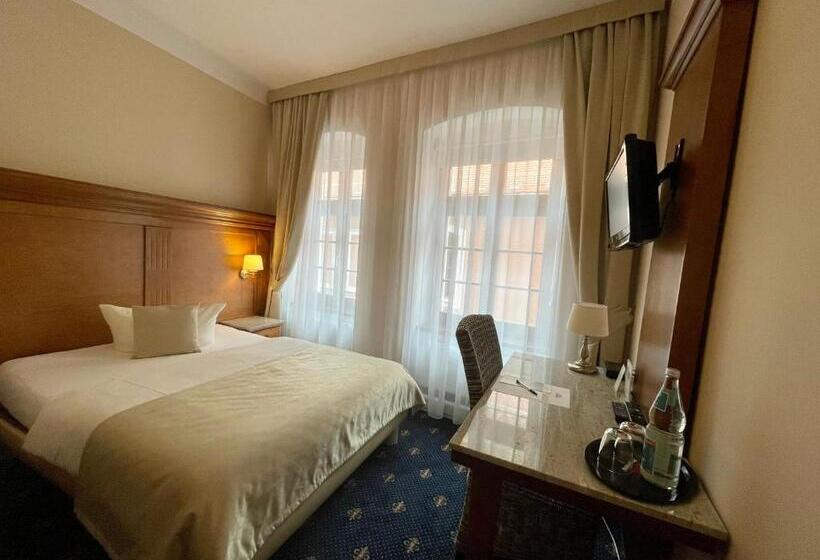 Номер Стандарт, Italia