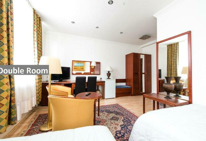 标准间, Ravel International