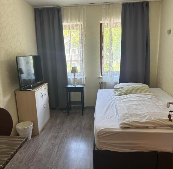 غرفة قياسية فردية حمام مشترك, Rennekamp