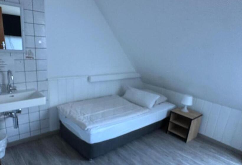 غرفة قياسية فردية حمام مشترك, Rennekamp