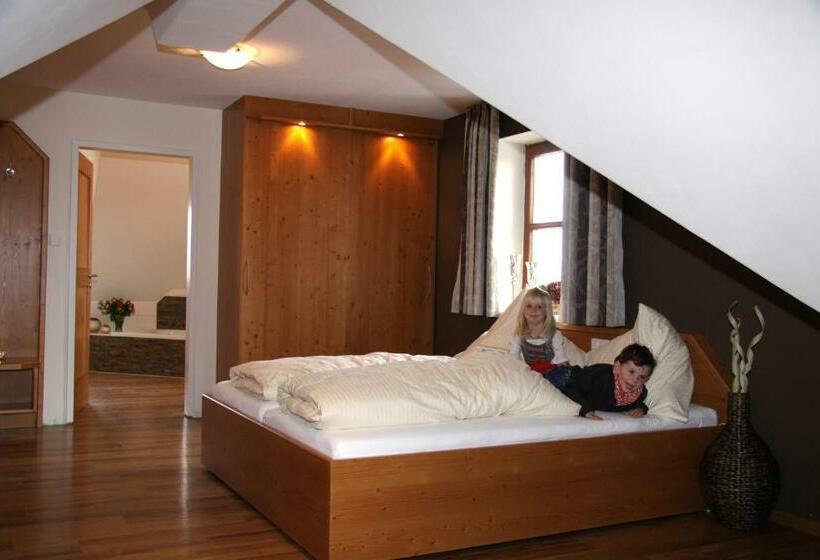 주니어 스위트, Restaurant Eberlwirt