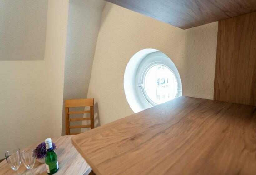 חדר סטנדרט יחיד, Restaurant Schwert