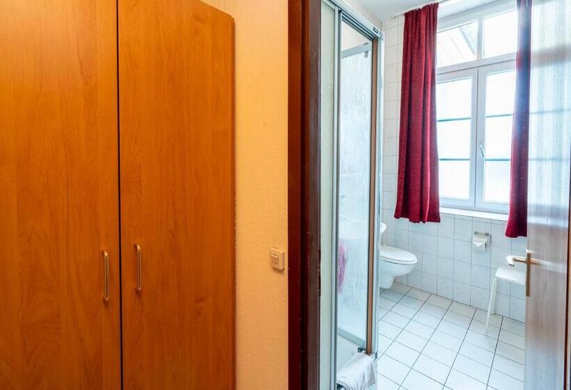 חדר סטנדרט לשלושה, Restaurant Schwert