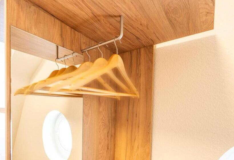 חדר סטנדרט לשלושה, Restaurant Schwert