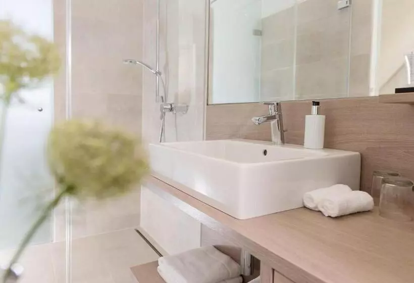 Superior Room, Schmucke Witwe