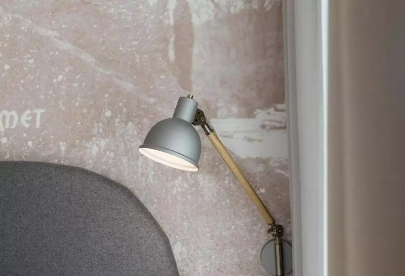 Superior Room, Schmucke Witwe