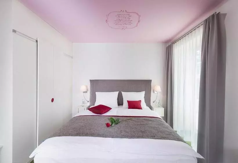 Superior Room, Schmucke Witwe