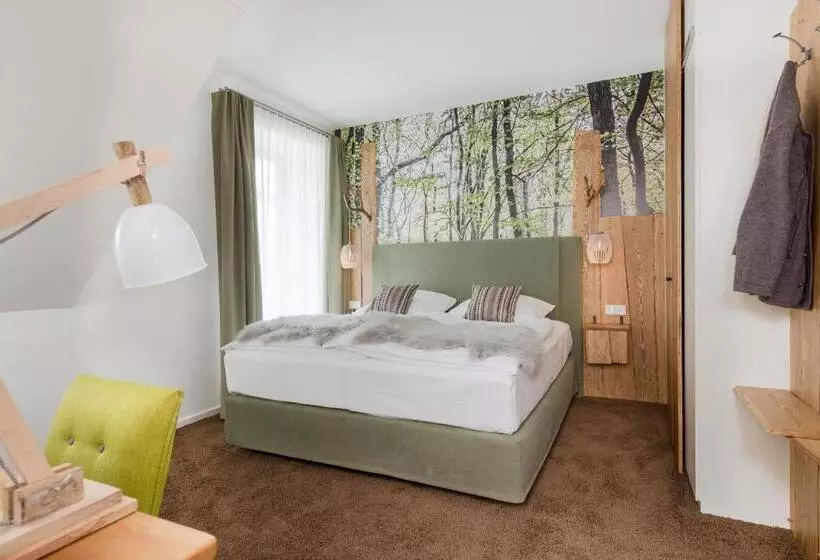 Superior Room, Schmucke Witwe