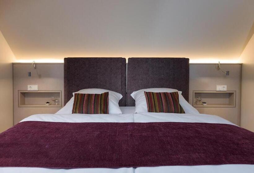 Quarto deluxe, Schmucke Witwe