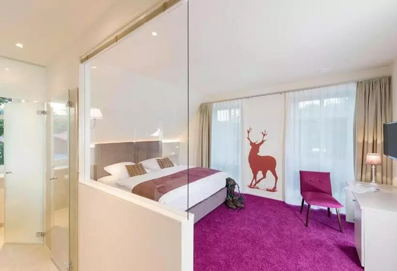 Deluxe Room, Schmucke Witwe