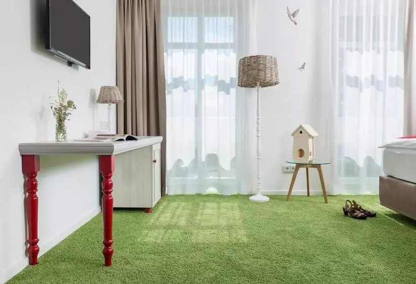 Deluxe Room, Schmucke Witwe