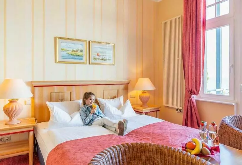 オーシャンビュースタンダードルームバルコニー付き, Strandhotel Möwe