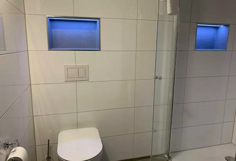 デラックスルーム, Tat Tagungs  Und Gästehaus