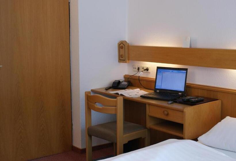 标准单人间, Zum Jägerkrug