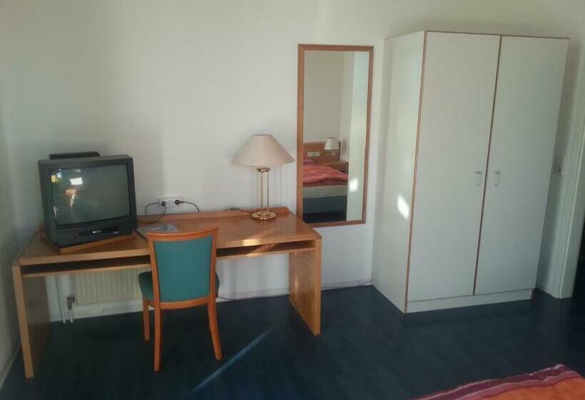 스탠다드 룸, Zur Sportsbar