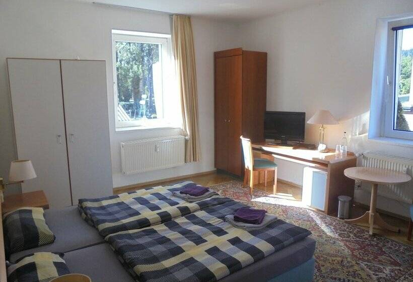 스탠다드 룸, Zur Sportsbar