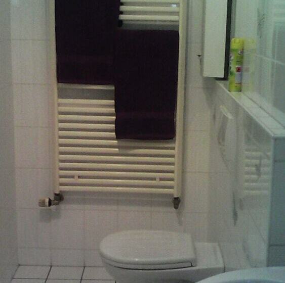 스탠다드 룸, Zur Sportsbar