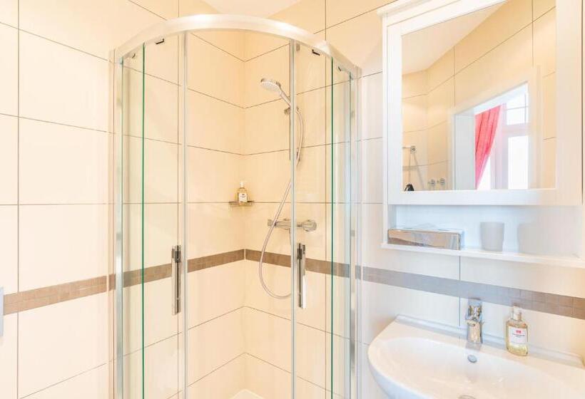 海景标准间带阳台, Strandhotel Möwe