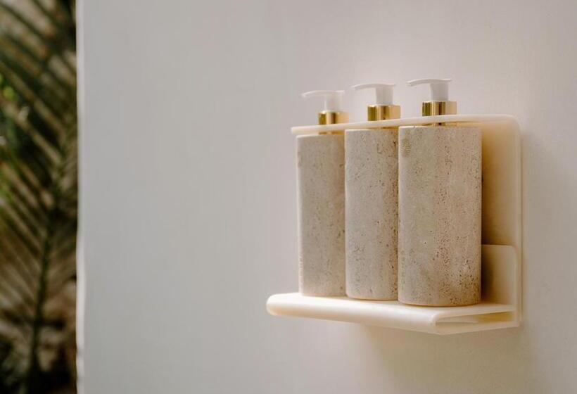 اتاق سوپریور با تخت بزرگ, Milam